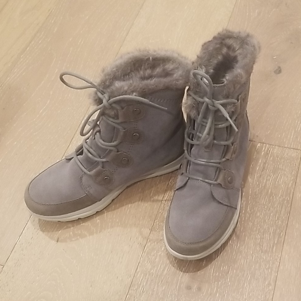 Like New Sorel Waterproof Boots Grey Sz 8.5